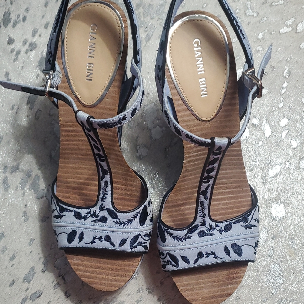 Gianni Bini Blue Patterned Wedges